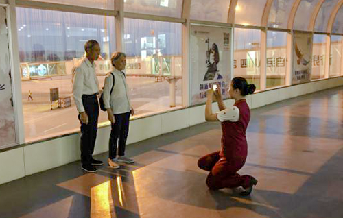 1560754109810718.png 真情服務伴無陪老人快樂出行.png